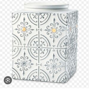 NEW in box Scentsy pressed tin warmer with two Scentsy bars